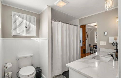 2BR Home|Downtown Rockport w/parking|Walk 2 Ocean - Foto 15