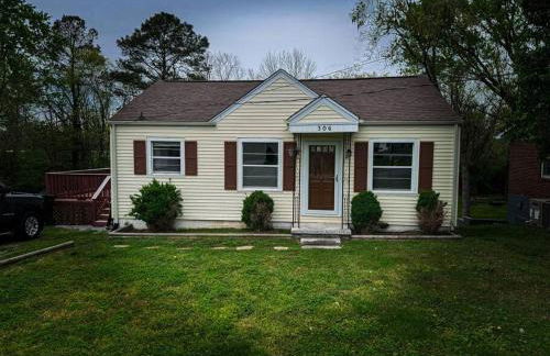 King Bed with Bunkbed Room - Gallatin Stays - Foto 18