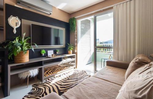 Apto a 10 min da Vila Germânica, dois quartos, salas de estar e jantar, cozinha completa, sacada com churrasqueira, Wi-Fi, Piscina, academia, mercadinho 24 horas e Vaga de garagem - Foto 6