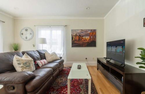 Oak Manor - Chic & Stylish 2BR Apartment Retreat - Photo 4