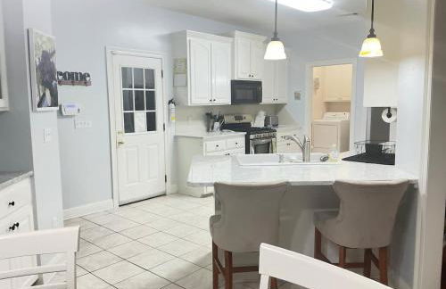 Spacious King Suite Home With Serene Patio - Foto 31