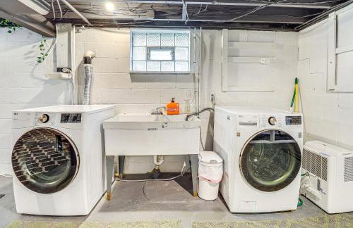 Game Room and Fire Pit West Mifflin Home! - Foto 26