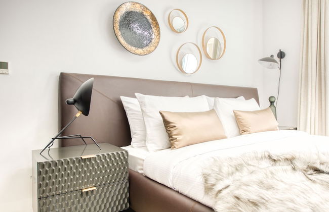 Maison Privee - Radiant Urban Retreat with Iconic Burj Khalifa Vws - Photo 3