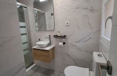 Charming Apartment up to 4 Persons 3 min to Metro - Foto 7