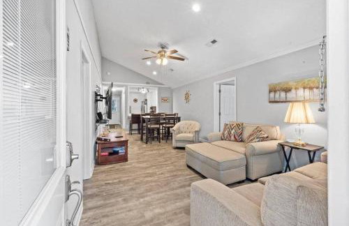 Beach Lovin/sleeps 10/2 blocks to beach/pets ok - Foto 6