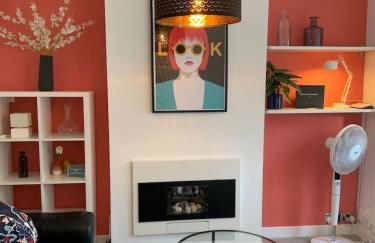 3 Bed Family House Free Parking - Foto 1