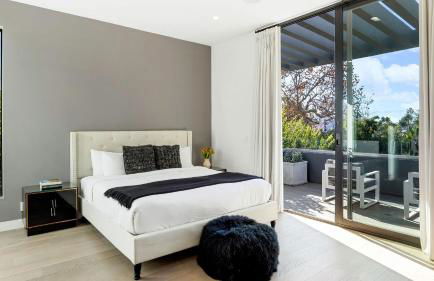 Private LA Retreat w Pool Hot Tub Fire Pit Near Melrose Ave The Martel House by AvantStay - Foto 31