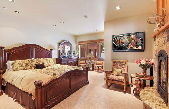 Wulf's Lodge at Olympic Valley Unwind in Hot Tub! - Photo 9