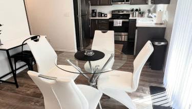 Modern & Stylish King bed WiFi - Foto 3, stove