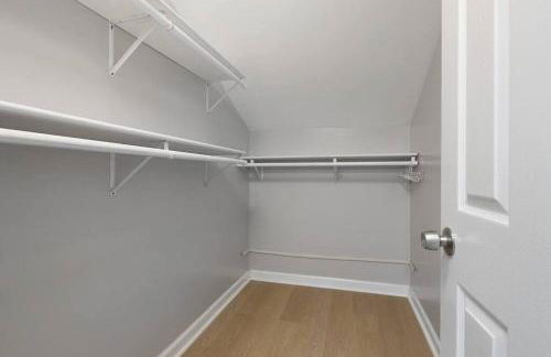 Great Location! 2BR - King Bed - Private Laundry - Foto 11