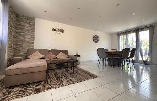 Jolie Colombe, maison 3 ch 2 sdb beau jardin terrasse aménagée à 15 mn à pied de la mer du centre Port en Bessin proche golf et d'Omaha Beach et Bayeux - Photo 3