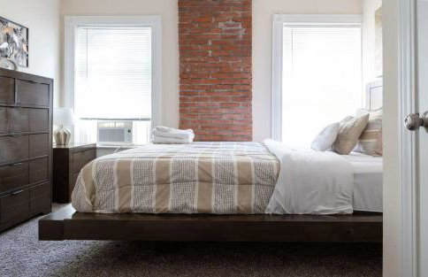 Cozy 3BR Townhome Perfect Location ABODEbucks - Foto 17