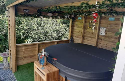 Anglesey new modern shepherds hut with spa hot tub - Foto 22