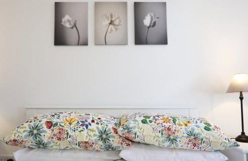 Modern Comfort Near Castle St with WiFi & Parking! - Foto 28