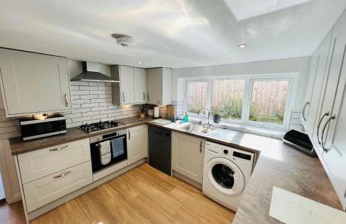 RedButt House, Freshwater, 3 Bedrooms, WiFi, Garden - Photo 6