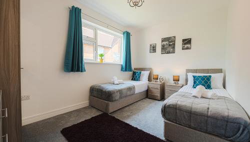 Spacious and Bright 2 Bedroom Apartment, Sleeps 6, 1st Floor with Free Parking, Business and Leisure by Jesswood Properties - Foto 2