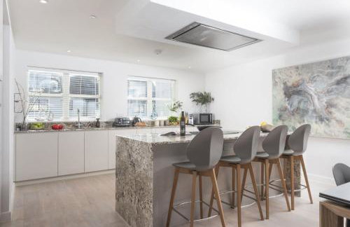 Sandyford, Holywell Bay - Sea Views - Walk to Beach - 2 Pets Allowed - Free Parking and WiFi - Foto 13