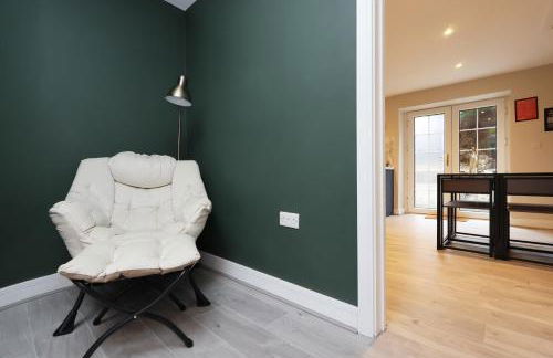 Perfect Booking 2 Bed Home in Merthyr Tydfil - Photo 21