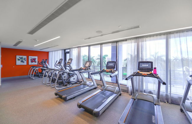 Downtown Doral Condo w-Free Parking - Foto 50