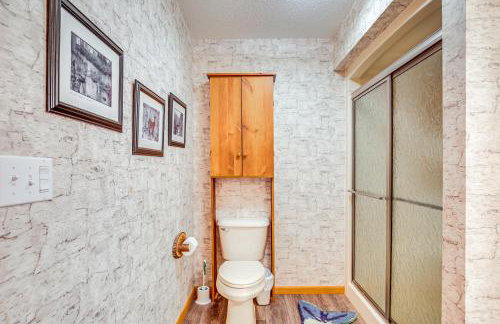 Lake Tomahawk Fall Retreat with Foliage and Lake Views - Photo 16