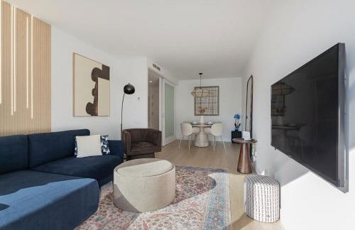 Quiet modern 2 bed apartment with Balcony, Pool and Free Parking - Foto 16