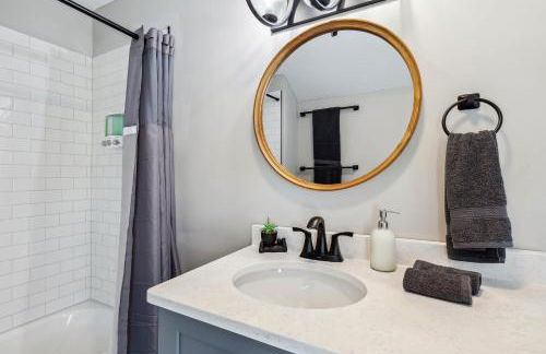 Spacious Home with Game Room - 9 mins from Cedar Point - Foto 41