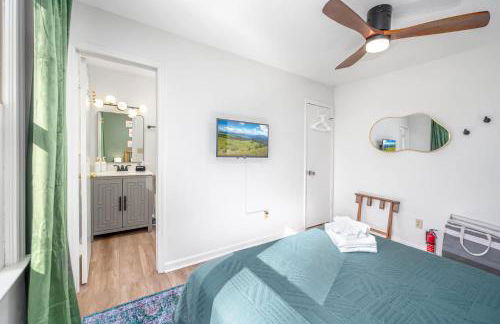 Color Pop Cottage Stylish 2BR with 2 Parking Spots - Foto 45