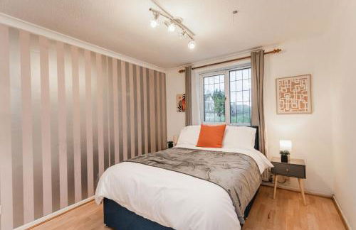 Elegant 5-Bed Home, Families & Friends, Sleeps 6, Parking, Free Wi-Fi - Foto 11