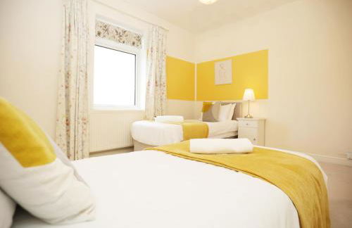 Mount Rd By N And N Stays Contractor Friendly 4 Bed House With Large Driveway, Bath - Photo 13