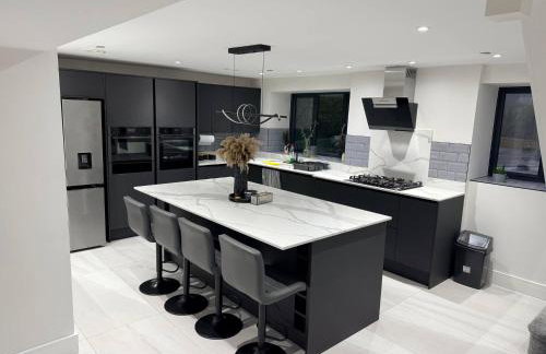 Luxury home 5 bedroom 3 bathroom games room parking - Foto 20