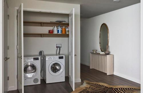 Lux Apts with Lake Views and Top Amenities - Foto 50