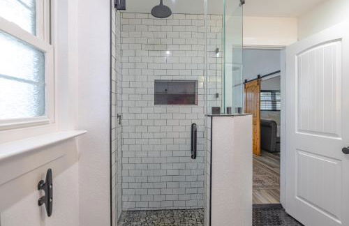 Bayview Cottage - Sun deck, pool, and more! - Foto 34