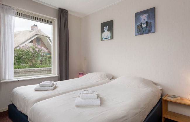 Rustic-chic Villa With Thatched Roof - Photo 2