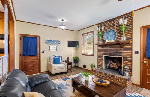 5BR Woodland Retreat on 7 Acres with a Pond - Foto 32