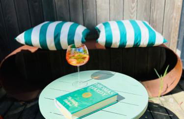 Cosy Mirrored House next to a Magical Swimming Lake - Foto 31