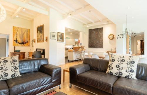 Stunning 6 Bedroom with Swimming Pool & Sauna! - Foto 106