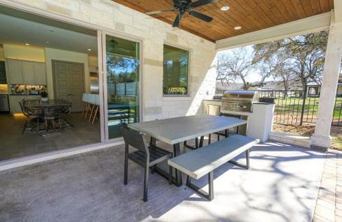 Contemporary, Luxury Retreat on Lake LBJ with Heated Pool - Foto 12