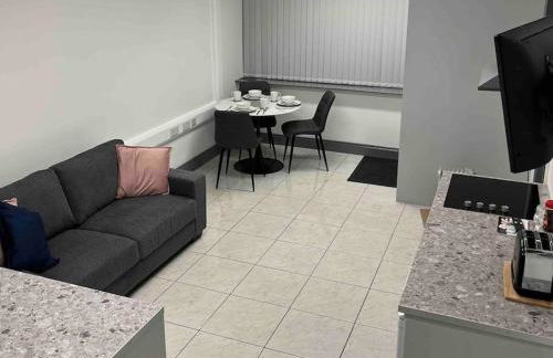 Corner House 2-Bed Townhouse Sleeps 3 - Photo 16