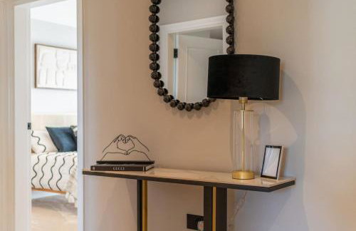 Luxury Four Bedroom Home Near Sandbanks - Photo 23