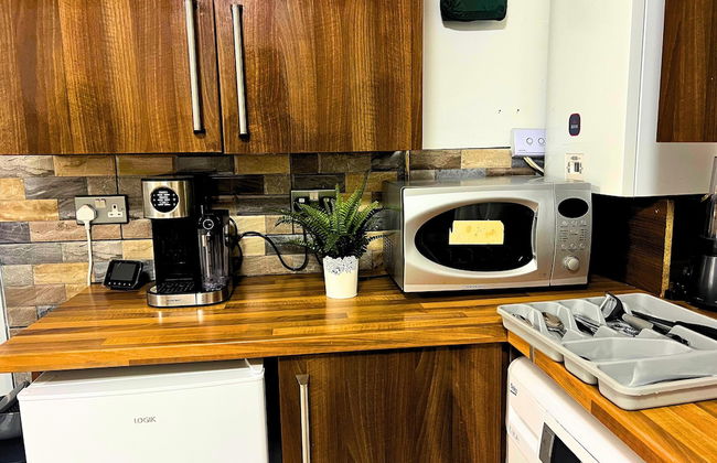 City Nearby - Parking - Wifi - Garden - Sleeps 4 - Foto 7