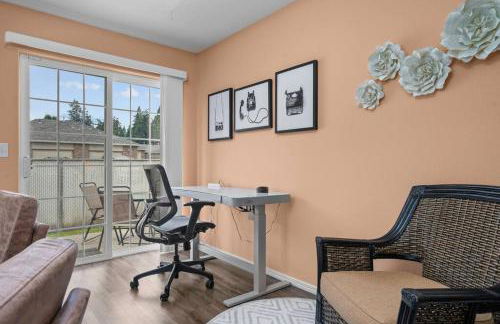 Solar Half-Plex with Chic Style in Country Glen - Foto 36