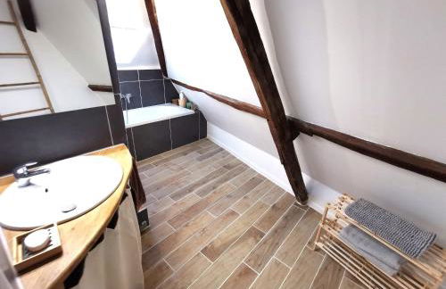 Deux pièces sous les toits - Photo 5