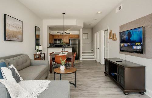 Disney-Area 3BR Townhome | Sleeps 9 | Pool + Gym - Foto 4