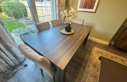 Family-Friendly 4BR Home in Sale, Manchester - Garden & Double Driveway - Foto 8