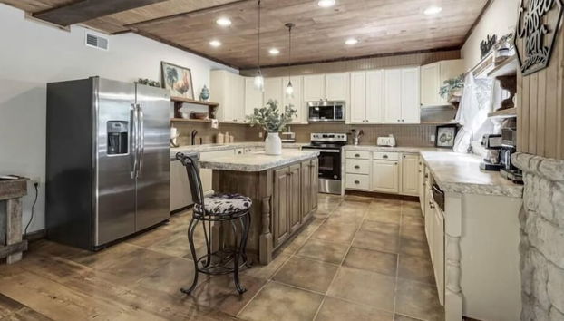 The Log Palace Private Guest Suite 2 Bedroom Cabin by RedAwning - Foto 4, Cocina privada