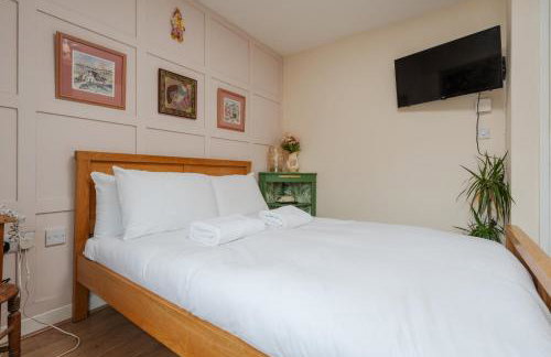 2 Bedroom Home with Garden and Free Parking - Foto 27