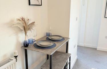 Modern 1-Bed Flat, Sleeps 4 - Photo 16