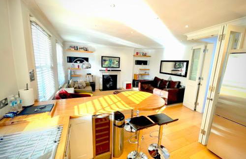 Sunny 2 bedroom, 2 bathroom Apartment with Rooftop in Central London - Photo 4
