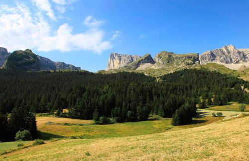Confort 2 pièces, balcon et casier à skis - FR-1-504-672 - Photo 3