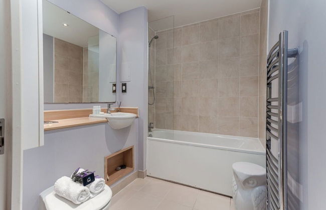 Bright and Stylish Kennington Gem - Photo 19